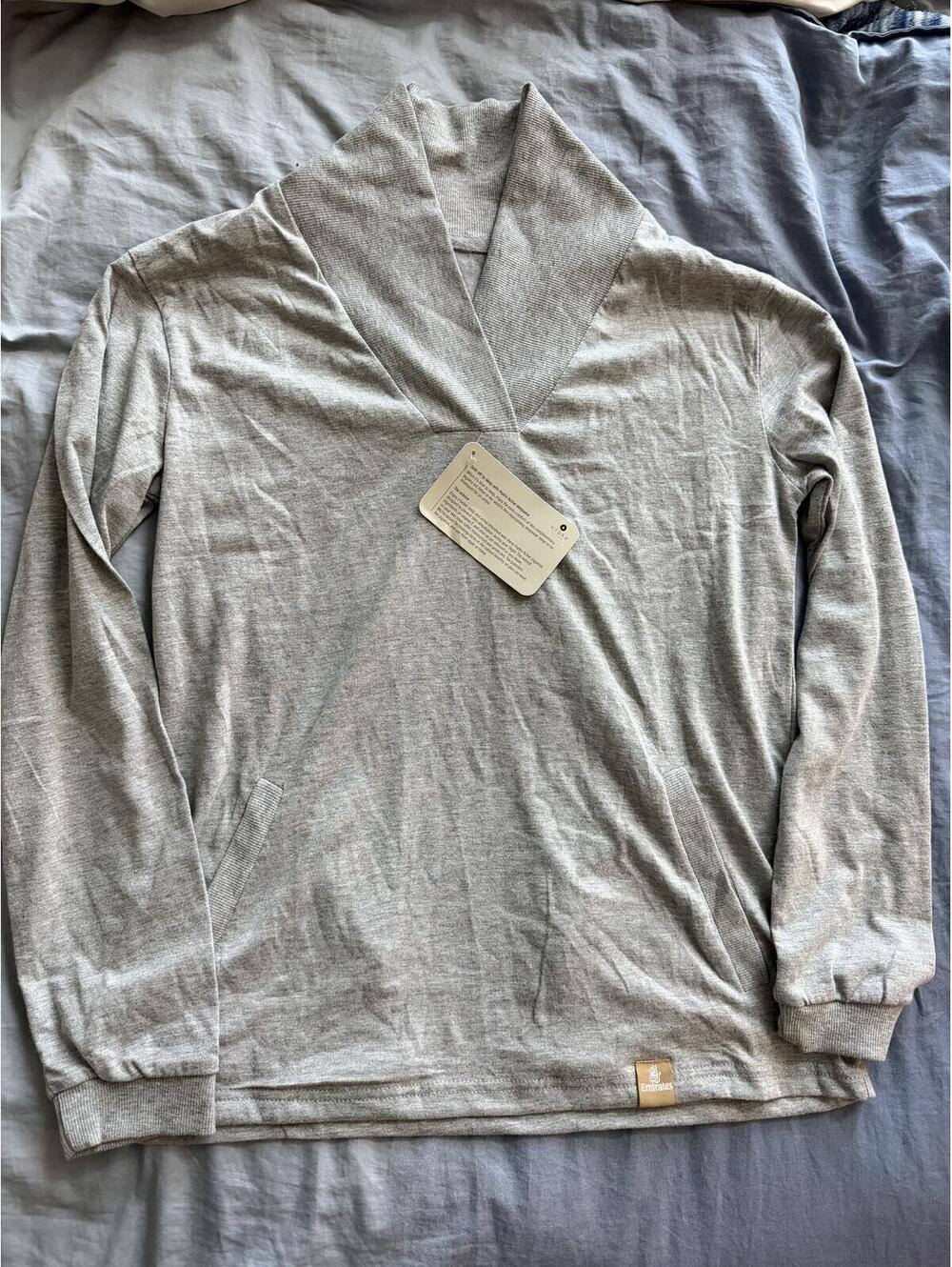 NWT Emirates First Class Lounge Sweater Gray Hydra Active Small Airline Pyjamas